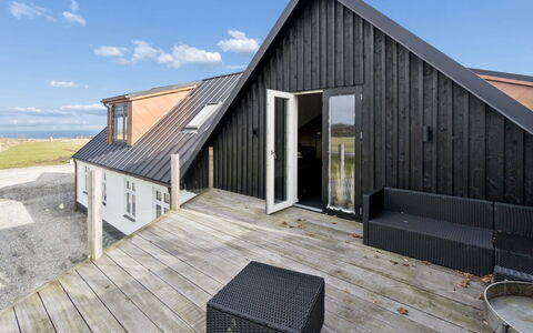 Strandulf - 1Km from the Sea: Mobilia, Legna, Interior Design, Pavimentazione, Pavimento, Sedia, Camera, Soffitto, Soggiorno, Appartamento