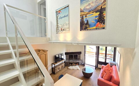 Casa la Schmetta 54: Interior Design, Legna, Pavimentazione, Soffitto, Pavimento, Illuminazione, Camera, Mobilia, Divano, Soggiorno