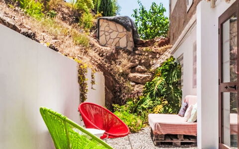 Nido Aguila Blanca: Mobilia, Sedia, Mobili Da Esterno, Cuscino, Casa, Lancia Cuscino, Cuscino, Pianta Della Casa, Giardino, Soggiorno