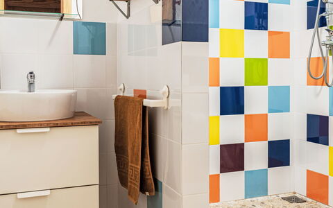 Coin 2: Bagno, Idraulico Fixture, Interior Design, Pavimentazione, Arancia, Piastrella, Pavimento, Idraulico, Rubinetto, Lavello