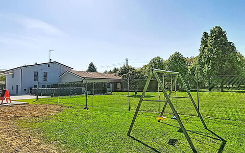 Mb Guest House: Erba, Lotto, Prato, Shade, Giardino, Cortile, Parco, Backyard, Landscaping, Erba Sintetica