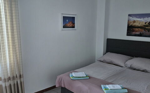 The Heritage Home: Mobilia, Camera Da Letto, Letto, Interior Design, Pavimento, Legna, Lenzuolo, Pavimentazione, Camera, Bedding