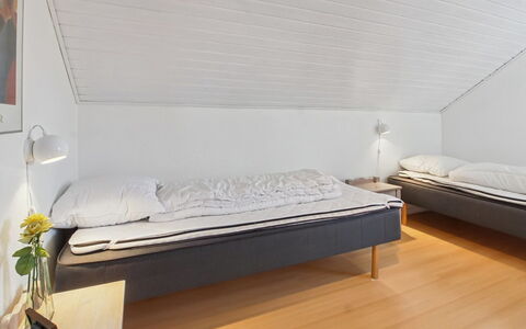 Amlethus - 2.3Km from the Sea: Pavimentazione, Pavimento, Legna, Interior Design, Soffitto, Camera Da Letto, Pavimento In Legno, Letto, Telaio Del Letto, Camera
