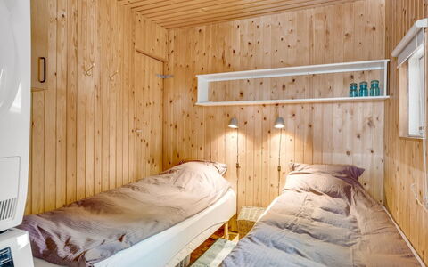 Dimo - 75M to the Fjord: Interior Design, Parete, Pavimentazione, Pavimento, Legna, Soffitto, Camera Da Letto, Illuminazione, Camera, Letto