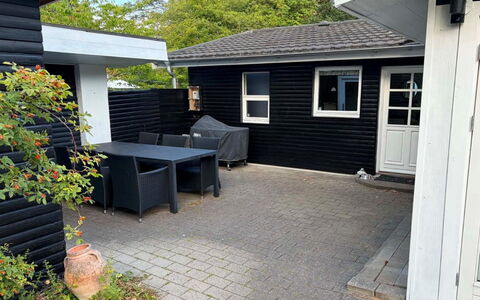 Jamie - from the Sea: Casa, Casa, Zona Residenziale, Porta, Raccordo, Villetta, Backyard, Cortile, Giardino, Shade