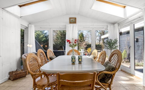 Jamie - from the Sea: Mobilia, Interior Design, Legna, Soffitto, Pavimentazione, Tavolo, Sedia, Pavimento, Illuminazione, Casa