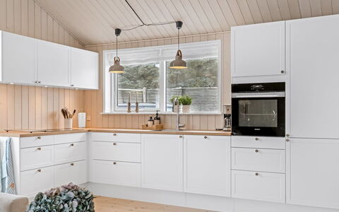 Fridhild - 450M from the Sea: Legna, Pavimentazione, Cucina, Cabinetry, Interior Design, Elettrodomestico Da Cucina, Controsoffitto, Pavimento, Pavimento In Legno, Soffitto