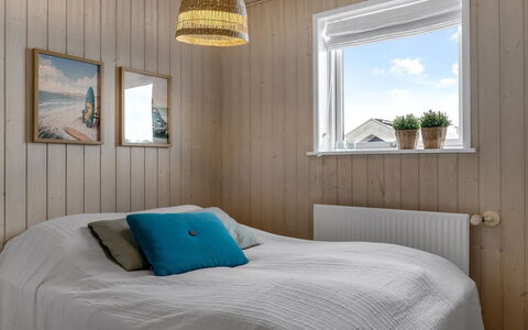 Fridhild - 450M from the Sea: Legna, Pavimentazione, Interior Design, Pavimento, Camera Da Letto, Soffitto, Pavimento In Legno, Camera, Mobilia, Letto