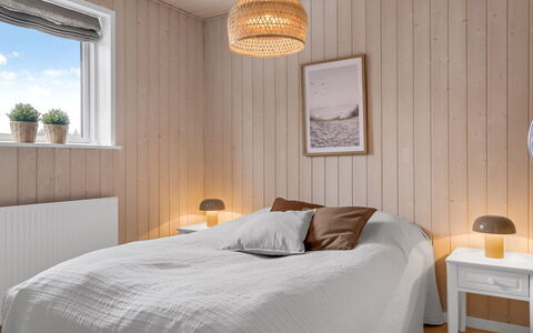 Fridhild - 450M from the Sea: Interior Design, Legna, Pavimentazione, Pavimento, Soffitto, Camera Da Letto, Lampada, Mobilia, Illuminazione, Letto