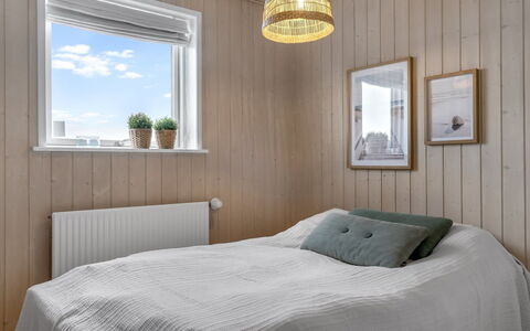 Fridhild - 450M from the Sea: Legna, Pavimentazione, Interior Design, Pavimento, Soffitto, Camera Da Letto, Letto, Camera, Lampada, Bedding