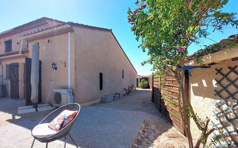 Le Mas des Oliviers: Appartamento, Ricorrere, Sedia, Shade, Balcone, Cucina & Sala Da Pranzo Tavolo, Ristorante, Eco Hotel, Hotel