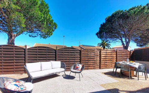 Le Mas des Oliviers: Appartamento, Ricorrere, Sedia, Shade, Balcone, Cucina & Sala Da Pranzo Tavolo, Ristorante, Eco Hotel, Hotel