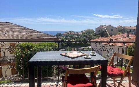 Titti e Giba: Mobilia, Mobili Da Esterno, Sedia, Tavolo, Tavolo Esterno, Cucina & Sala Da Pranzo Tavolo, Balcone, Tavolino Da Caffè, Shade, Terrazza