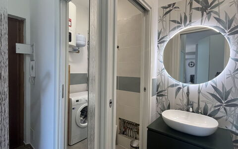 Titti e Giba: Interior Design, Parete, Pavimentazione, Pavimento, Idraulico Fixture, Gabinetto, Bagno, Soffitto, Illuminazione, Camera