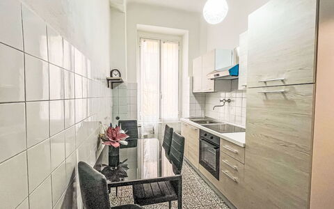 Casa Js: Appartamento, Ricorrere, Sedia, Shade, Balcone, Cucina & Sala Da Pranzo Tavolo, Ristorante, Eco Hotel, Hotel