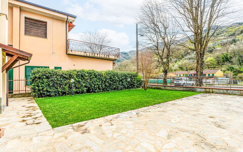 La Ferla: Appartamento, Ricorrere, Sedia, Shade, Balcone, Cucina & Sala Da Pranzo Tavolo, Ristorante, Eco Hotel, Hotel