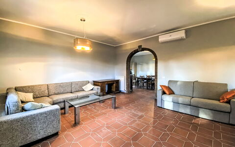 Rose Adriano Home: Appartamento, Ricorrere, Sedia, Shade, Balcone, Cucina & Sala Da Pranzo Tavolo, Ristorante, Eco Hotel, Hotel