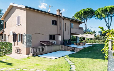 Rose Adriano Home: Appartamento, Ricorrere, Sedia, Shade, Balcone, Cucina & Sala Da Pranzo Tavolo, Ristorante, Eco Hotel, Hotel