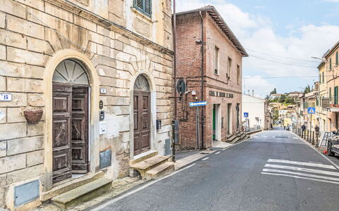 The Knight'S Rest: Appartamento, Ricorrere, Sedia, Shade, Balcone, Cucina & Sala Da Pranzo Tavolo, Ristorante, Eco Hotel, Hotel