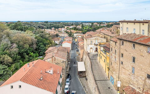 The Knight'S Rest: Appartamento, Ricorrere, Sedia, Shade, Balcone, Cucina & Sala Da Pranzo Tavolo, Ristorante, Eco Hotel, Hotel