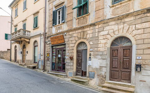 The Knight'S Rest: Appartamento, Ricorrere, Sedia, Shade, Balcone, Cucina & Sala Da Pranzo Tavolo, Ristorante, Eco Hotel, Hotel