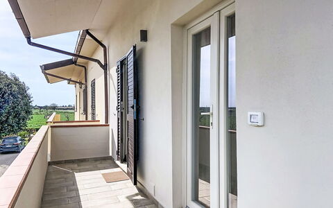 Bibbona 15: Appartamento, Ricorrere, Sedia, Shade, Balcone, Cucina & Sala Da Pranzo Tavolo, Ristorante, Eco Hotel, Hotel