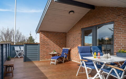 Severina - 900M from the Sea: Legna, Giardino, Backyard, Lotto, Casa, Tetto, Shade, Deck, Latifoglie, Cortile