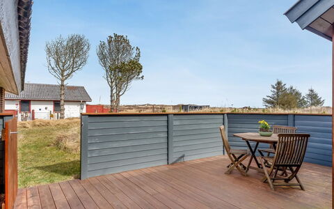 Severina - 900M from the Sea: Legna, Giardino, Backyard, Lotto, Casa, Tetto, Shade, Deck, Latifoglie, Cortile