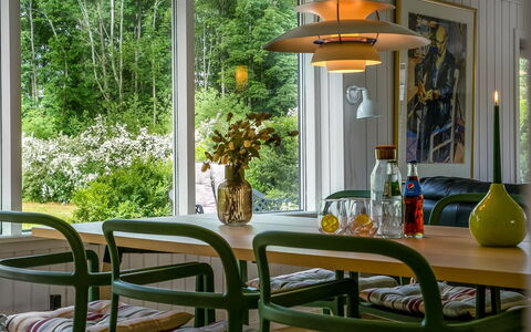Severine - 1Km to the Fjord: Mobilia, Legna, Sedia, Interior Design, Cucina & Sala Da Pranzo Tavolo, Lampada, Color Legno, Soffitto, Sala Da Pranzo, Materiali Naturali