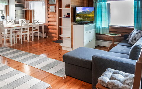 Sinikello: Mobilia, Legna, Interior Design, Pavimentazione, Pavimento, Soffitto, Divano, Camera, Soggiorno, Appartamento