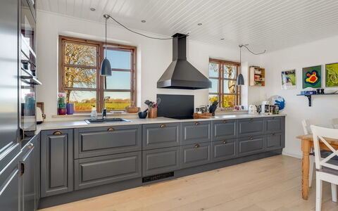 Fausta - 2Km from the Sea: Legna, Pavimentazione, Cucina, Interior Design, Cabinetry, Pavimento, Elettrodomestico Da Cucina, Mobilia, Controsoffitto, Apparecchio Major