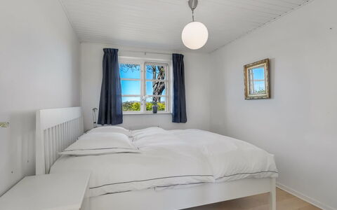 Fausta - 2Km from the Sea: Letto, Camera Da Letto, Interior Design, Soffitto, Legna, Mobilia, Lenzuolo, Bedding, Pavimento, Telaio Del Letto