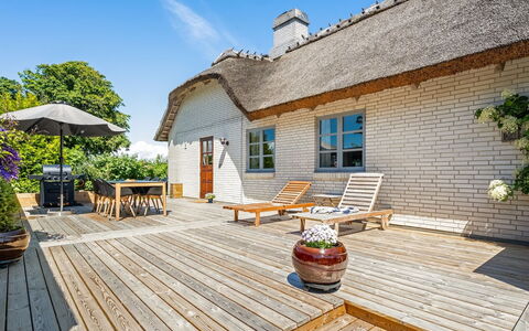 Fausta - 2Km from the Sea: Mobilia, Legna, Interior Design, Pavimentazione, Pavimento, Sedia, Camera, Soffitto, Soggiorno, Appartamento