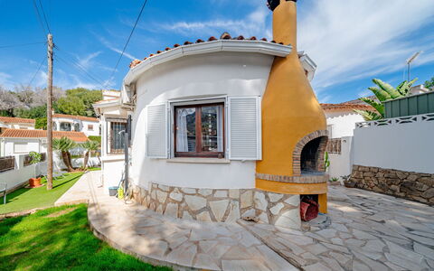 Rincón del Sol: Mobilia, Legna, Sedia, Pavimento, Mare, Balcone, Recinzione, Deck, Latifoglie, Color Legno