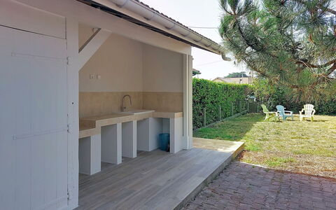 Genet: Pavimento, Shade, Struttura Esterna, Backyard, Calcestruzzo, Giardino, Color Legno, Landscaping, Edifici Giardino, Design