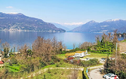 Uliana: Mobilia, Legna, Sedia, Pavimento, Mare, Balcone, Recinzione, Deck, Latifoglie, Color Legno