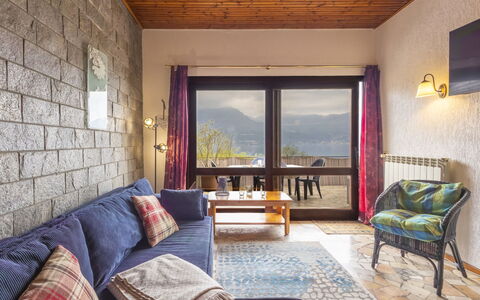 A Moment of Peace: Mobilia, Legna, Pavimentazione, Interior Design, Pavimento, Soffitto, Camera, Divano, Soggiorno, Sedia