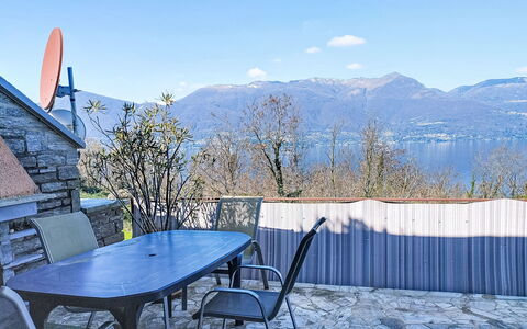 Uliana: Mobilia, Legna, Sedia, Pavimento, Mare, Balcone, Recinzione, Deck, Latifoglie, Color Legno