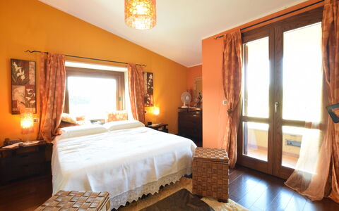 Villa Ina: Mobilia, Interior Design, Letto, Camera Da Letto, Parete, Camera, Pavimento, Legna, Soffitto, Lenzuolo