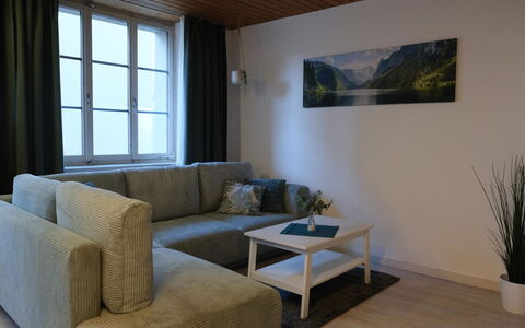 Apartment Goldey: Mobilia, Interior Design, Pavimentazione, Divano, Pavimento, Legna, Appartamento, Camera, Soggiorno, Soffitto