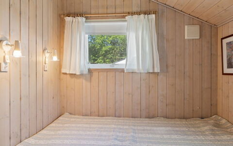 Euphemia - 200M from the Sea: Legna, Pavimentazione, Pavimento, Interior Design, Camera Da Letto, Soffitto, Camera, Letto, Biancheria, Mobilia
