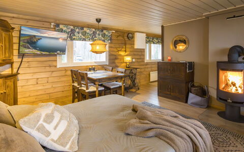 Lystikämän Helmi: Legna, Soffitto, Interior Design, Mobilia, Casa, Illuminazione, Pavimentazione, Casa, Camera, Pavimento