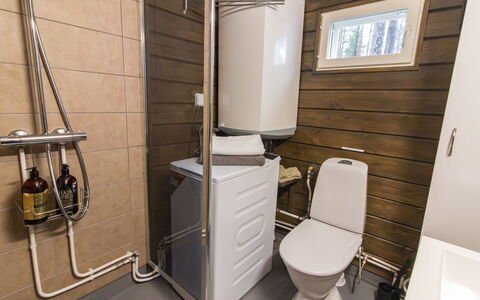 Lystikämän Helmi: Legna, Pavimentazione, Toilet Seat, Pavimento, Gabinetto, Idraulico Fixture, Interior Design, Idraulico, Camera, Bagno