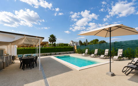 Villa Cosentini: Piscina, Mobili Da Esterno, Ricorrere, Ombrello, Mobilia, Materiale Composito, Eco Hotel, Lettino, Shade, Sedia