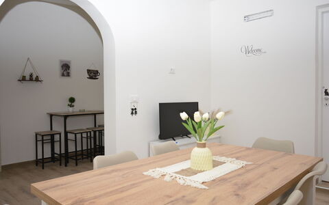 Villa Cosentini: Mobilia, Interior Design, Pavimentazione, Parete, Tavolo, Legna, Pavimento, Cucina & Sala Da Pranzo Tavolo, Sedia, Sala Da Pranzo