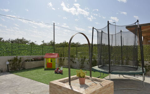 Villa Cosentini: Erba, Lotto, Giardino, Backyard, Shade, Netto, Landscaping, Cortile, Prato, Erba Sintetica