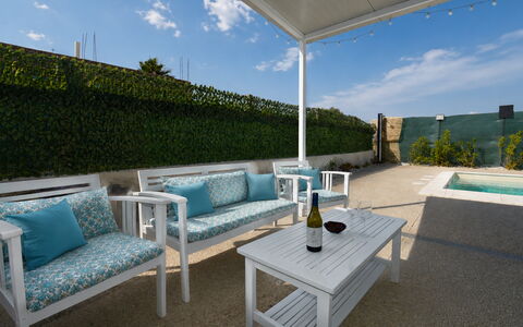 Villa Cosentini: Mobilia, Mobili Da Esterno, Sedia, Tavolo, Interior Design, Pavimento, Pavimentazione, Tavolo Esterno, Piscina, Tavolino Da Caffè