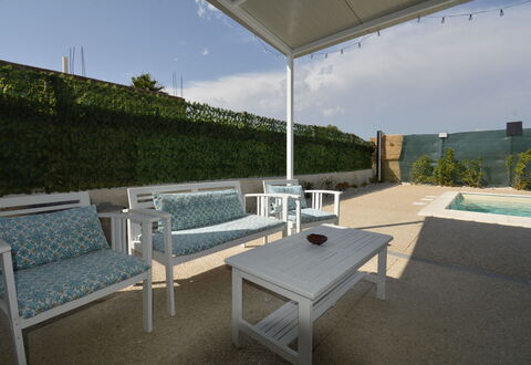 Villa Cosentini: Mobilia, Mobili Da Esterno, Sedia, Tavolo, Pavimento, Pavimentazione, Piscina, Tavolo Esterno, Materiale Composito, Shade