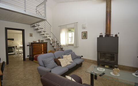 Villa del Monte: Mobilia, Interior Design, Pavimentazione, Parete, Pavimento, Divano, Camera, Legna, Soggiorno, Soffitto