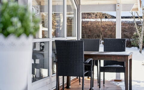 Elenor - 1.3Km from the Sea: Legna, Mobilia, Pavimentazione, Interior Design, Pavimento, Sedia, Mobili Da Esterno, Portico, Vaso Di Fiori, Deck